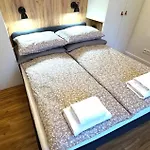 Apartament Short Way *
